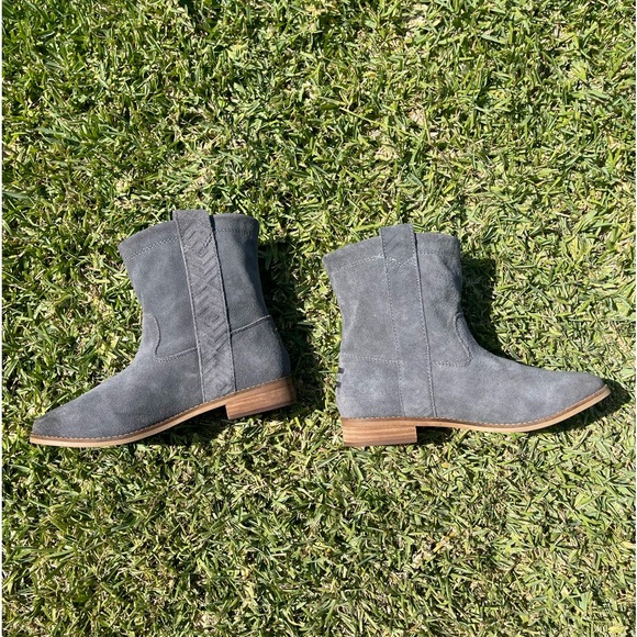TOMS CASTLEROCK GREY SUEDE Bootie • Size 6.5 women’s - Picture 3 of 6